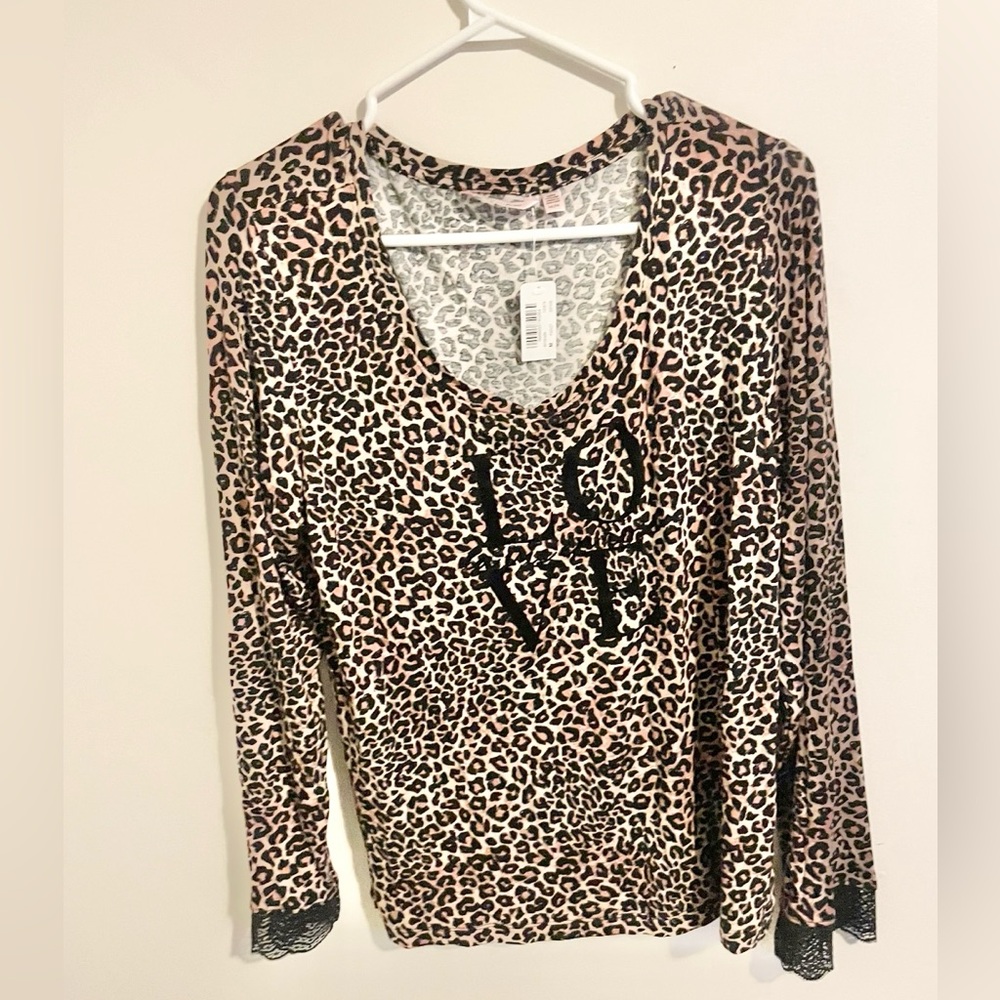 La Vie en rose Sz M  Soft Jersey Long Sleeve Shirt “Love” leopard print - Picture 3 of 7